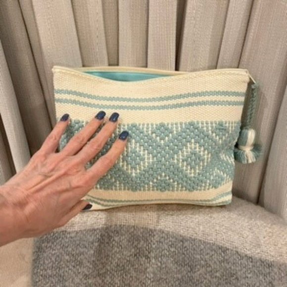 2-PACK SET HANDWOVEN AQUA AND CREAM MAKE UP ACCESSORY BAGS 100% COTTON EXTERIOR - Picture 5 of 10